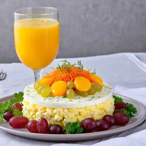 Салат "Мимоза" с копченым сыром и виноградом