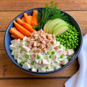 Салат "Оливье" с индейкой и яблоком