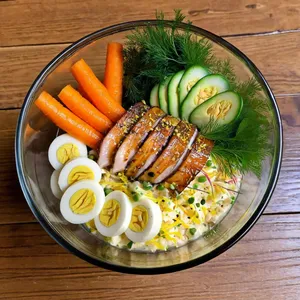 Салат "Оливье" с копченым угрем и соусом мисо