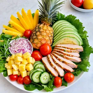Салат с копченой курицей и ананасом