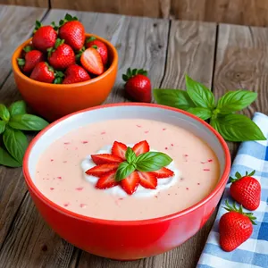 Сальморехо с клубникой и базиликом