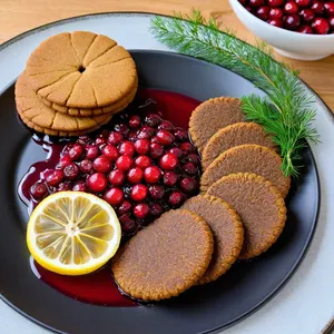 Сельдь с имбирным печеньем и клюквенным соусом