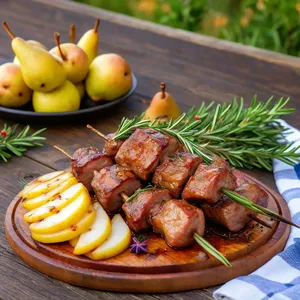 Шашлык из свинины с грушей и розмарином