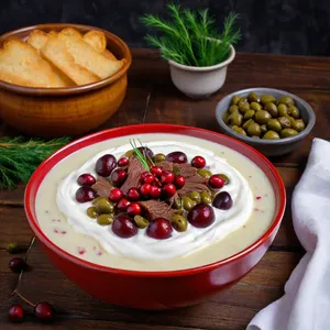 Солянка с олениной и клюквой