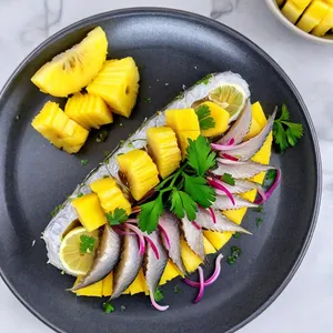 Солёная сельдь с ананасом и кинзой