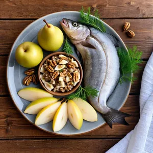 Солёная сельдь с грушей и грецким орехом
