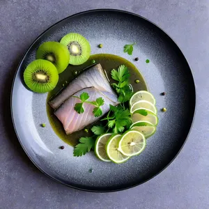 Солёная сельдь с киви и кинзой