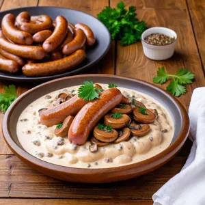 Сосиски с грибами и сливочным соусом