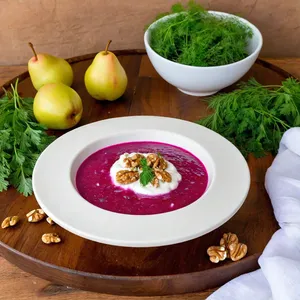 Свекольник с грушей и грецким орехом
