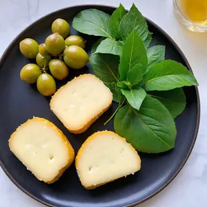 Сырные листики с фейхоа и кешью