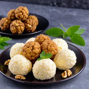 Сырные шарики с грецкими орехами и черносливом