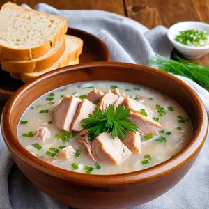 Тюря с копчёной курицей и чесноком на квасе
