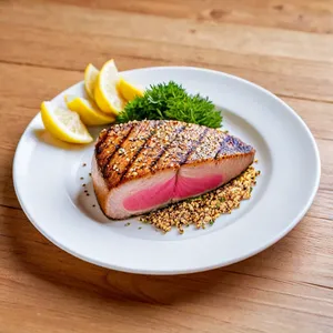 Тунец с кунжутной корочкой на гриле